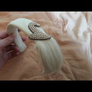 Vintage 🌿 White Pearl Headband with Feathers